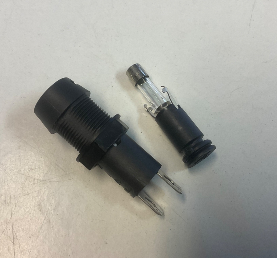 Sicherungshalter für MWH Consul Hebebühne Typ H300 H301 H325 H327 H354 H355 etc. Sicherungshalter für MWH Consul Hebebühne Typ H300 H301 H325 H327 H354 H355 etc.