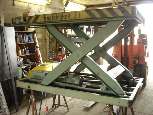 Takraf Scherenhubtisch Hubtisch Hebebühne VEB Hubbühne GDR Verladerampe HT 2000