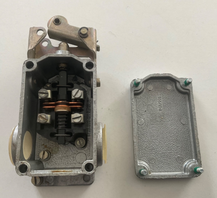 EAW Endschalter Schaltkontakt Kontaktsystem Grenztaster switch 6720.005 VEB DDR