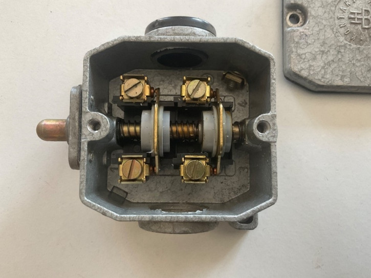 DDR Endschalter Schaltkontakt Grenztaster Kontaktsystem Bernstein Robotron GWA 2 St