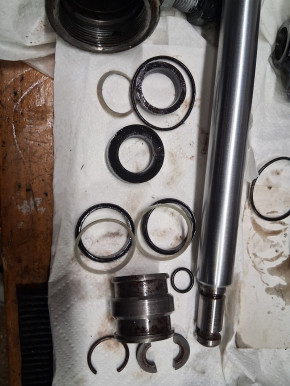 Seal VEB Steering cylinder Working cylinder VTA Takraf Forklift DFG 3202 / DFG 6302 / 3002 / 3002/1 / 2002/3N Panorama RS09 / GT124