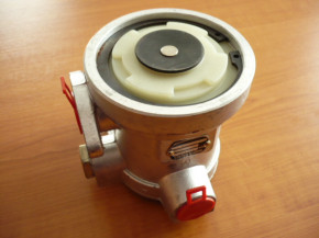 VEB Anhänger Steuerventil Bremsventil Anhägerbremsventil Takraf Gabelstapler DFG 6302 T174 HW60 HW80 IFA 2652
