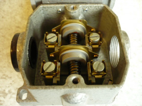 Bernstein Samasa Endschalter Grenztaster Rollenhebel Robotron VEB DDR GWE 2F