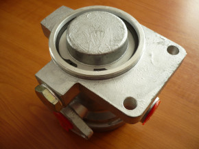 VEB Anhänger Steuerventil Bremsventil Anhägerbremsventil Takraf Gabelstapler DFG 6302 T174 HW60 HW80 IFA 2652