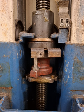 Lifting nut for Hofmann Duolift Type GTE 2500, GT 2500, GT 2.0 / 2,5 / 2.5 DB, GS 2.5 BT 2.5 GE 2.5