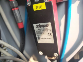 Bernstein Taster Endschalter Grenztaster Schaltkontakt mit Stößel für Zippo Hebebühne 1226 (G-Seite mittig verbaut) 1590 A-Seite Gleichlaufsteuerung 2x verbaut