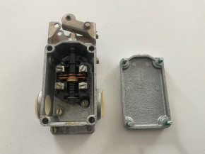 EAW Endschalter Schaltkontakt Kontaktsystem Grenztaster switch 6720.005 VEB DDR